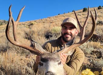 Trophy Buck Hunts with SilverGrand Outfitters
